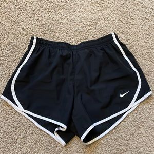 Girls Nike tempo shorts
